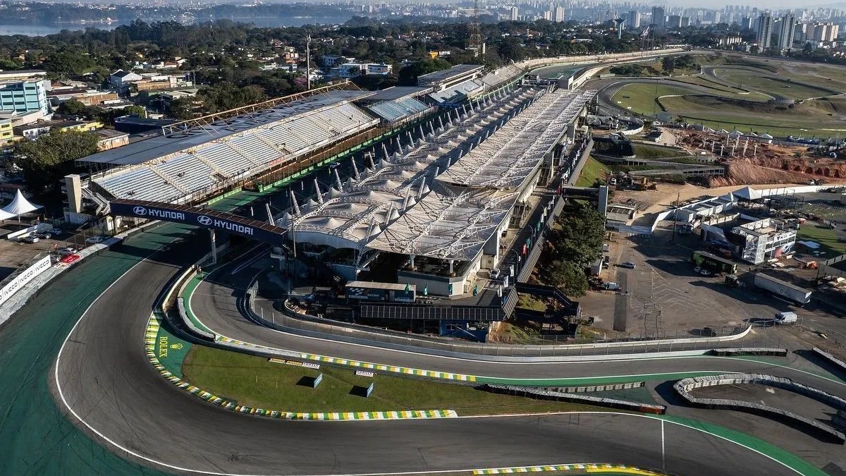 Imagem de capa da notícia: Interlagos fica de fora do calendário de corridas sprint de 2026